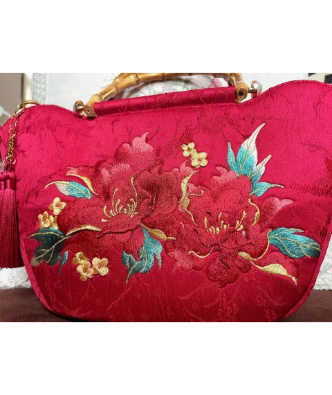 Silk Embroidery Wedding Purse With Gold Chinese "Congratulations" Bag Charm | Elegant Bridal Handbag For Traditional Chinese Wedding